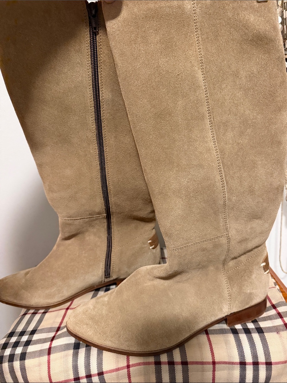 Musse & Cloud Tan Suede To The Knee Zip Boots.  Size 8